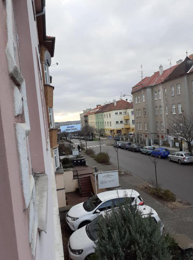 Ubytovani Na Spravnem Miste 兹诺伊莫 外观 照片